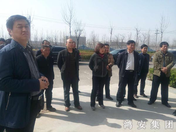 濱州市濱城區(qū)副區(qū)長(zhǎng)王慶霞率有關(guān)部門(mén)領(lǐng)導(dǎo)來(lái)公司觀摩園區(qū)建設(shè)