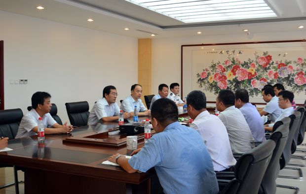 省涉氨制冷企業(yè)液氨使用專項督察組來公司檢查 省涉氨制冷企業(yè)液氨使用專項督察組來公司檢查